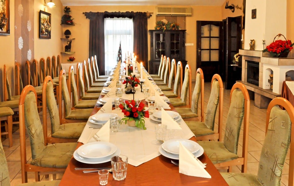 Wnętrze restauracji pod Opolem – sala na przyjęcia